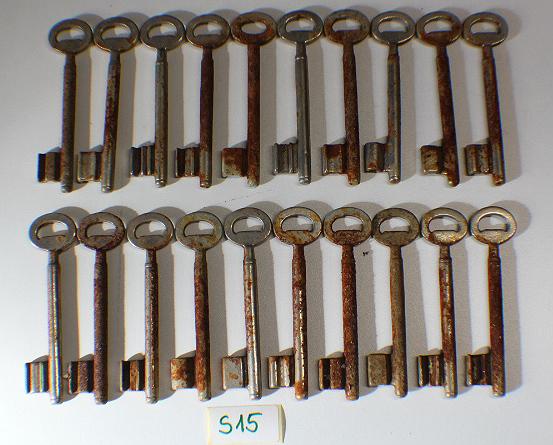Schlüssel-Set, 20 alte Zimmerschlüssel, Türschlüssel, Tor, Schrank #4633s15