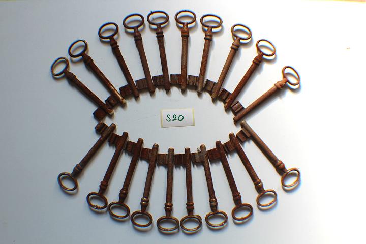 Schlüsse-Set, 20 alte Zimmerschlüssel, Türschlüssel, Tor, Schrank #4633s20