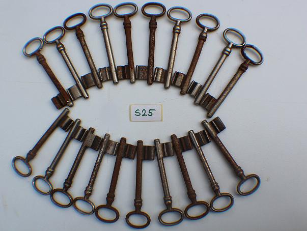 Schlüssel-Set, 20 alte Zimmerschlüssel, Türschlüssel, Tor, Schrank #4633s25