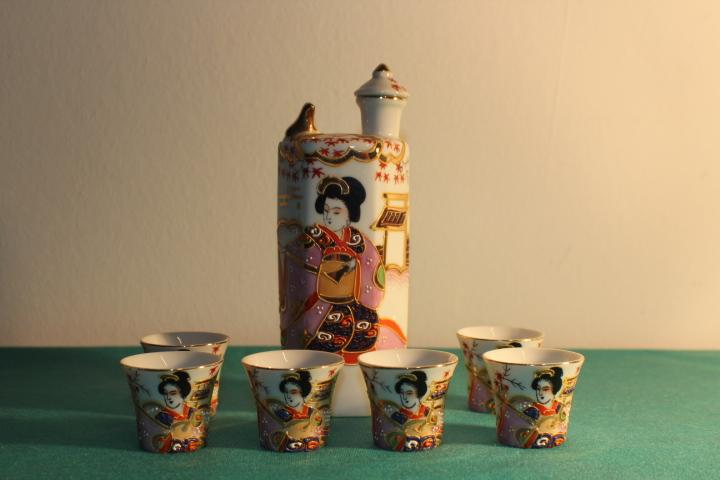Sake, Reiswein, Service Schalen Japan Porzellan Vergoldung Handmade #1569