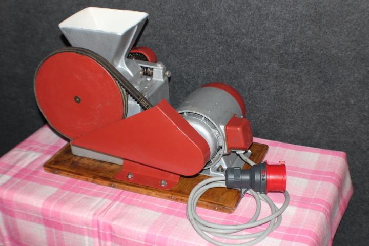 Kaffeem&uuml;hle Mohn Schwungrad Apotheker M&uuml;hle Bauknecht 29 kg #6650