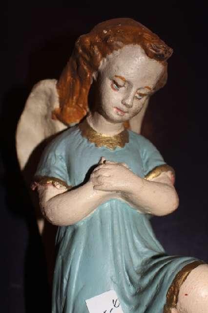 Skulptur, betender Engel auf Sockel, Religion, sakral, antik #1541