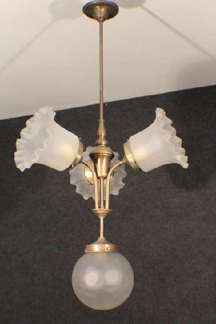 Deckenlampe, 3-armig, Messingguss mit Milchglasschirmen und Lampenkugel #1447