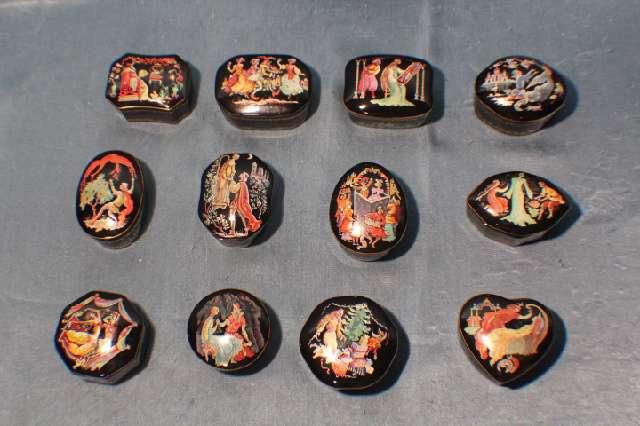Spieluhren, 12 Stück exquisite Musikdosen aus Porzellan Schatulle, Fränklin Mint #4761